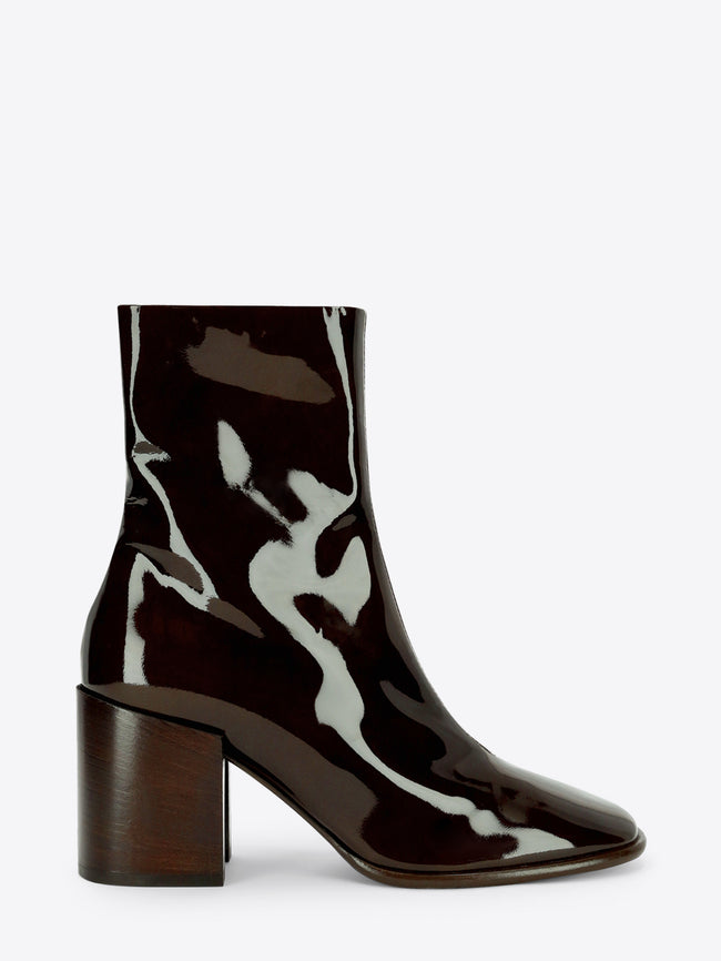 Heeled leather boots