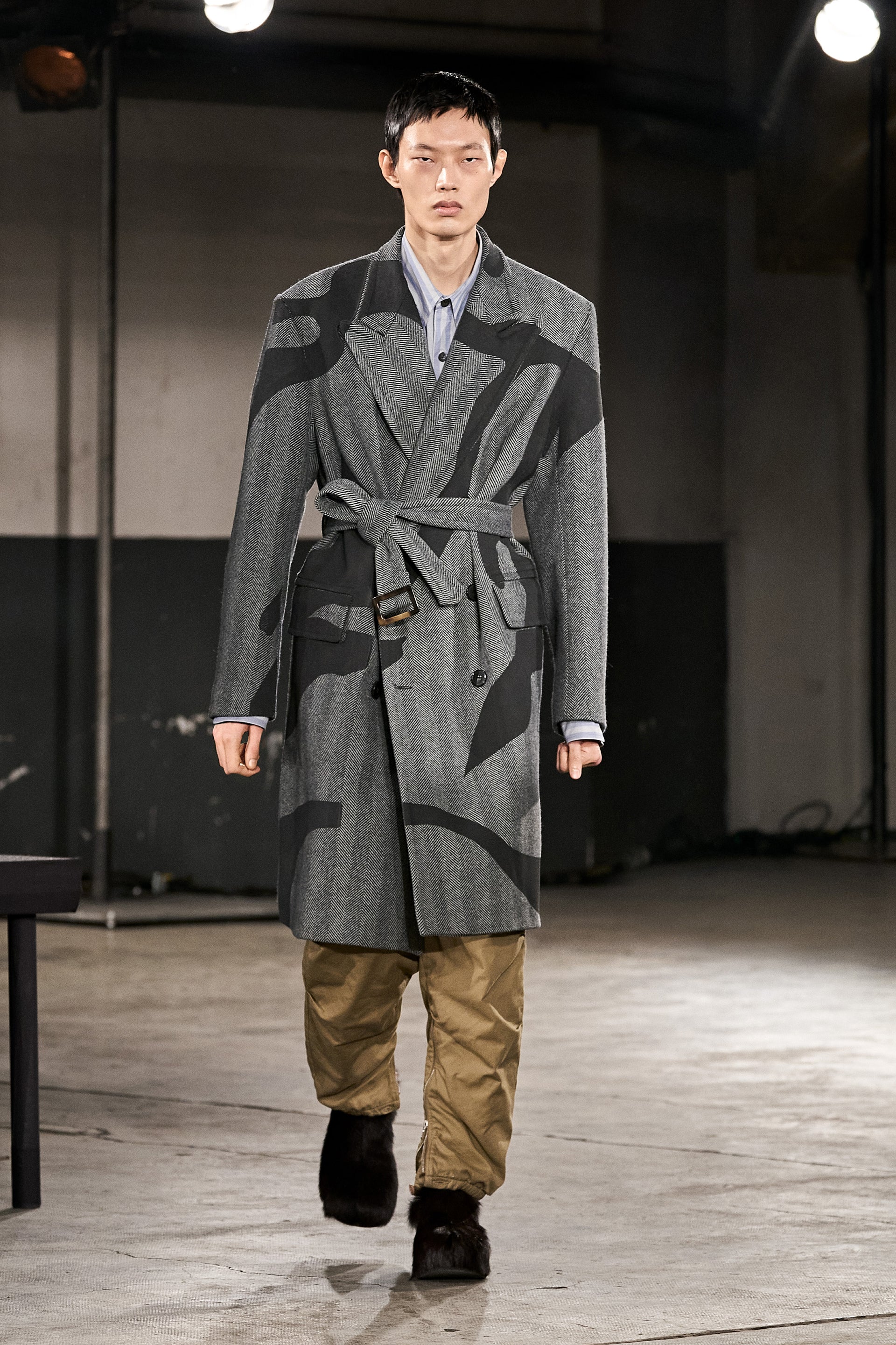 La sfilata Prada fw23, la bellezza della quotidianità La sfilata Prada fw23, la bellezza della quotidianità