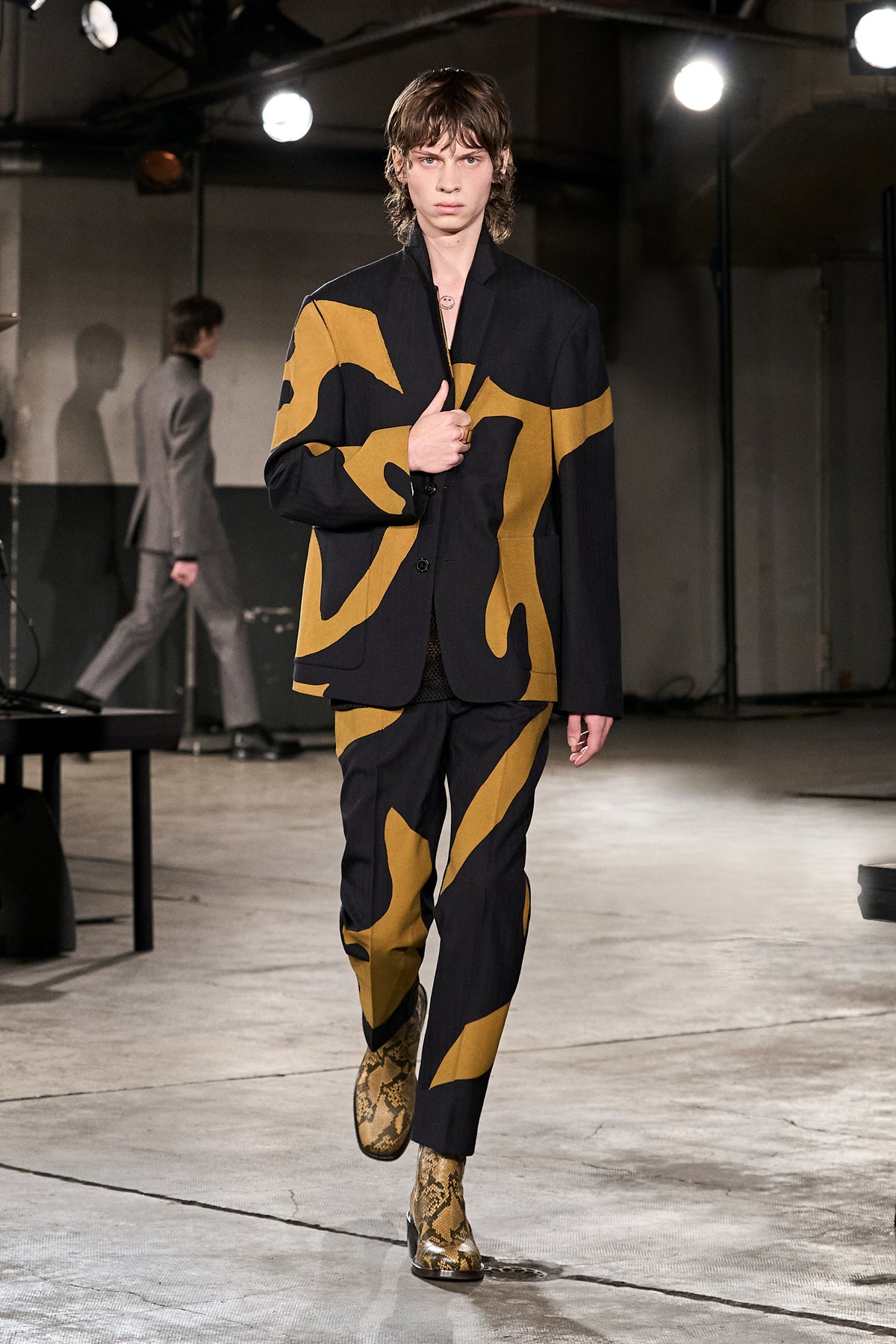 AW 23 メンズを表示 | Dries Van Noten