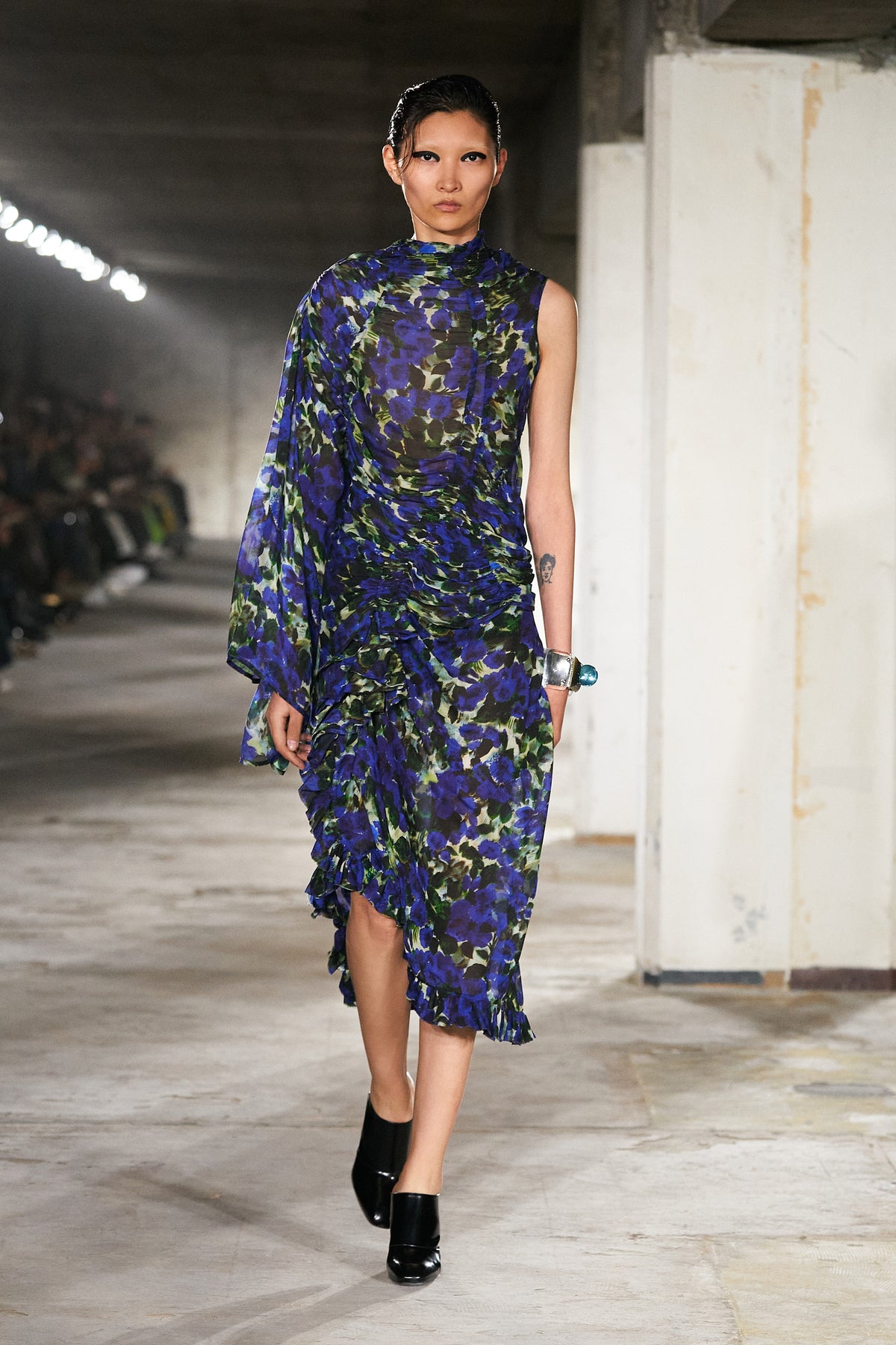 SS 23 ウィメンズを表示 | Dries Van Noten